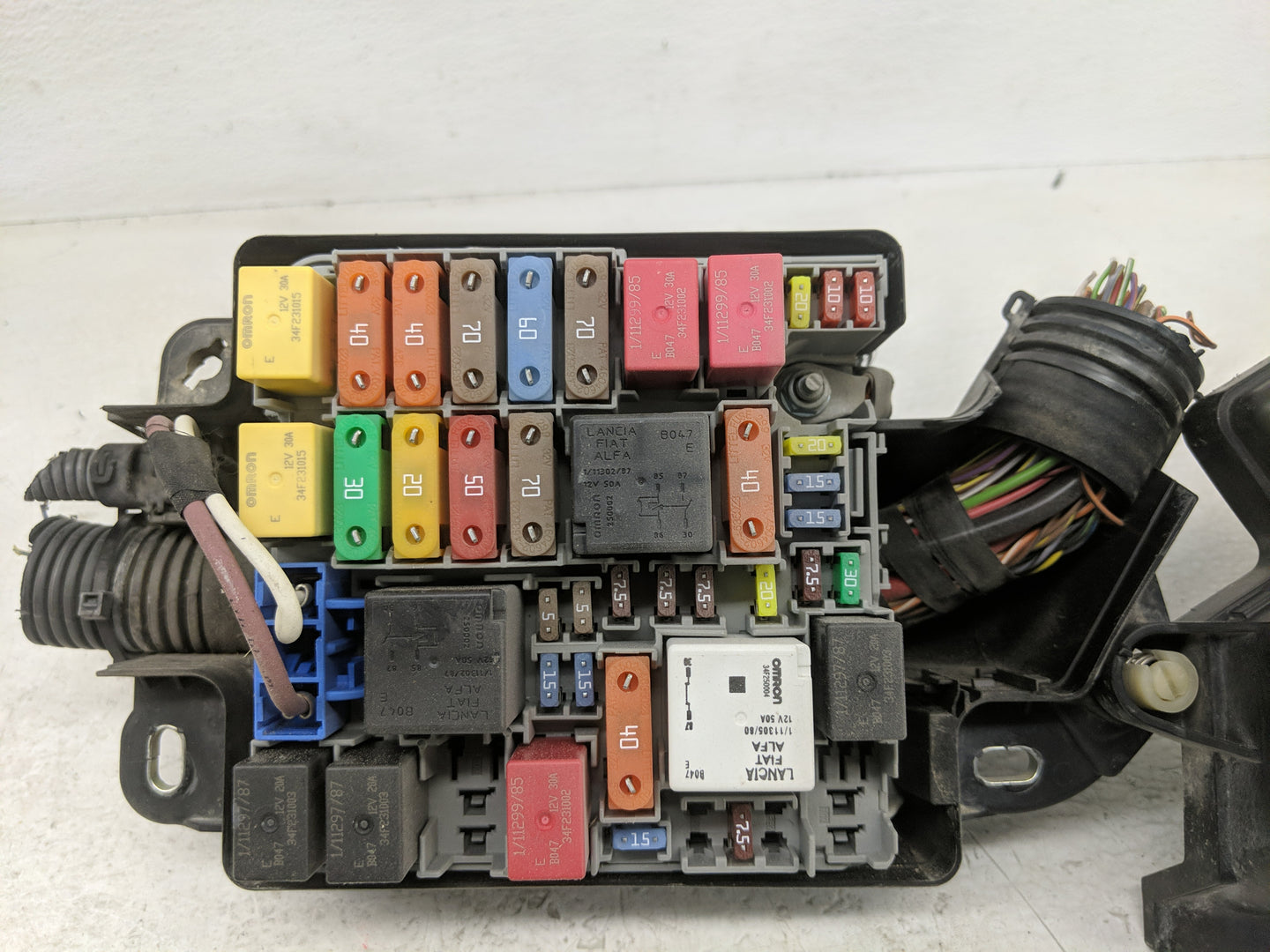 2014-2017 Fiat 500 Fusebox Fuse Box Panel Relay Module Fits Fits 2014 2015 2016 2017 OEM Used Auto Parts - Oemusedautoparts1
