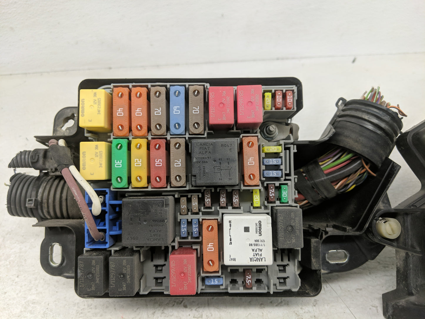 2014-2017 Fiat 500 Fusebox Fuse Box Panel Relay Module Fits Fits 2014 2015 2016 2017 OEM Used Auto Parts - Oemusedautoparts1