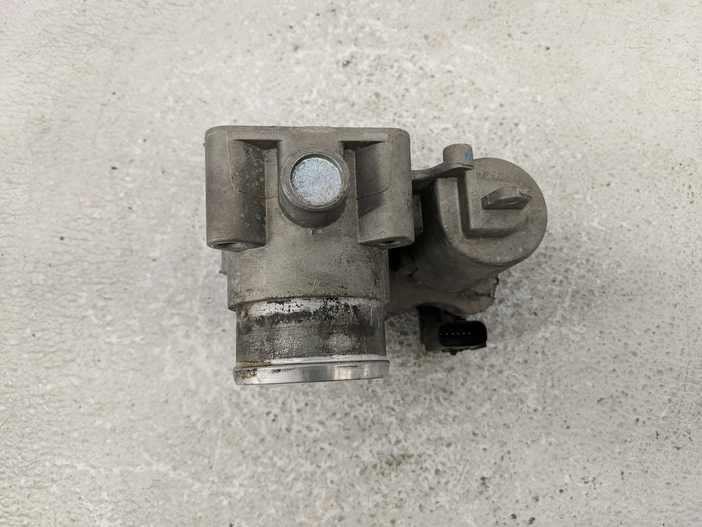 2013-2017 Fiat 500 Throttle Body P/N:04892945AA Fits Fits 2013 2014 2015 2016 2017 OEM Used Auto Parts - Oemusedautoparts1.c