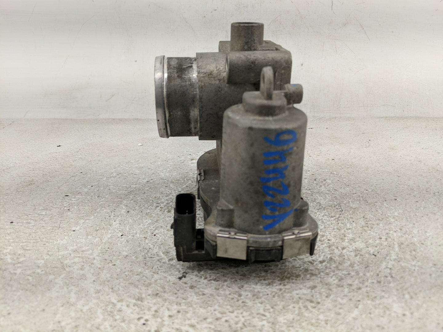 2013-2017 Fiat 500 Throttle Body P/N:04892945AA Fits Fits 2013 2014 2015 2016 2017 OEM Used Auto Parts - Oemusedautoparts1.c
