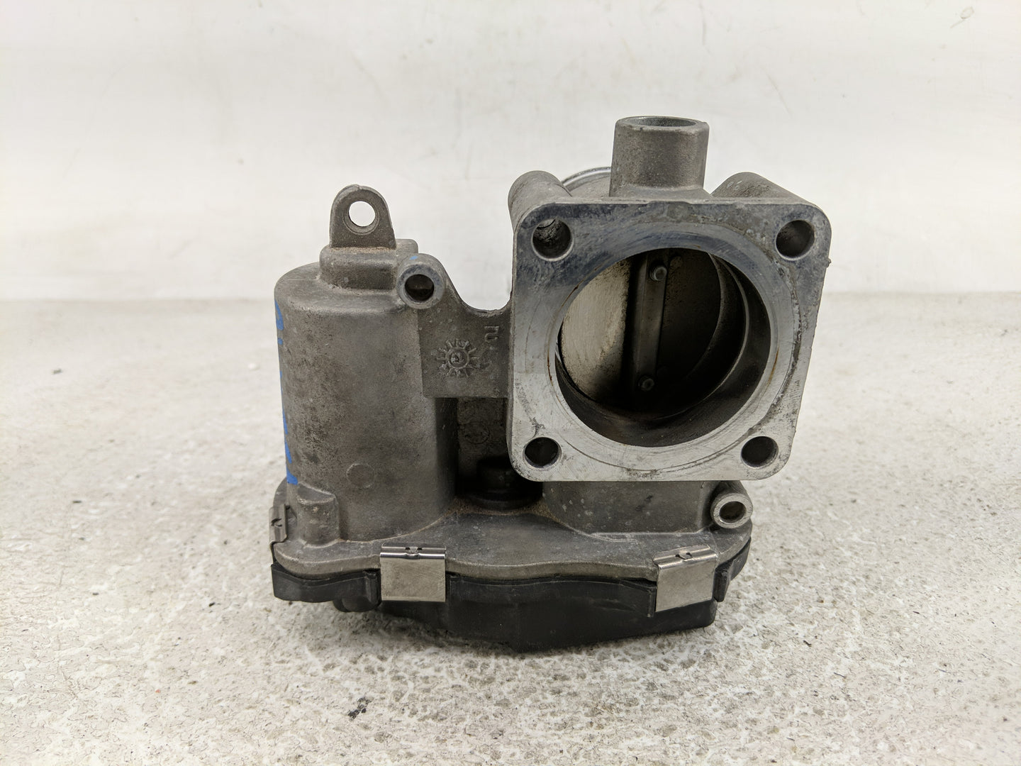 2013-2017 Fiat 500 Throttle Body P/N:04892945AA Fits Fits 2013 2014 2015 2016 2017 OEM Used Auto Parts - Oemusedautoparts1.c