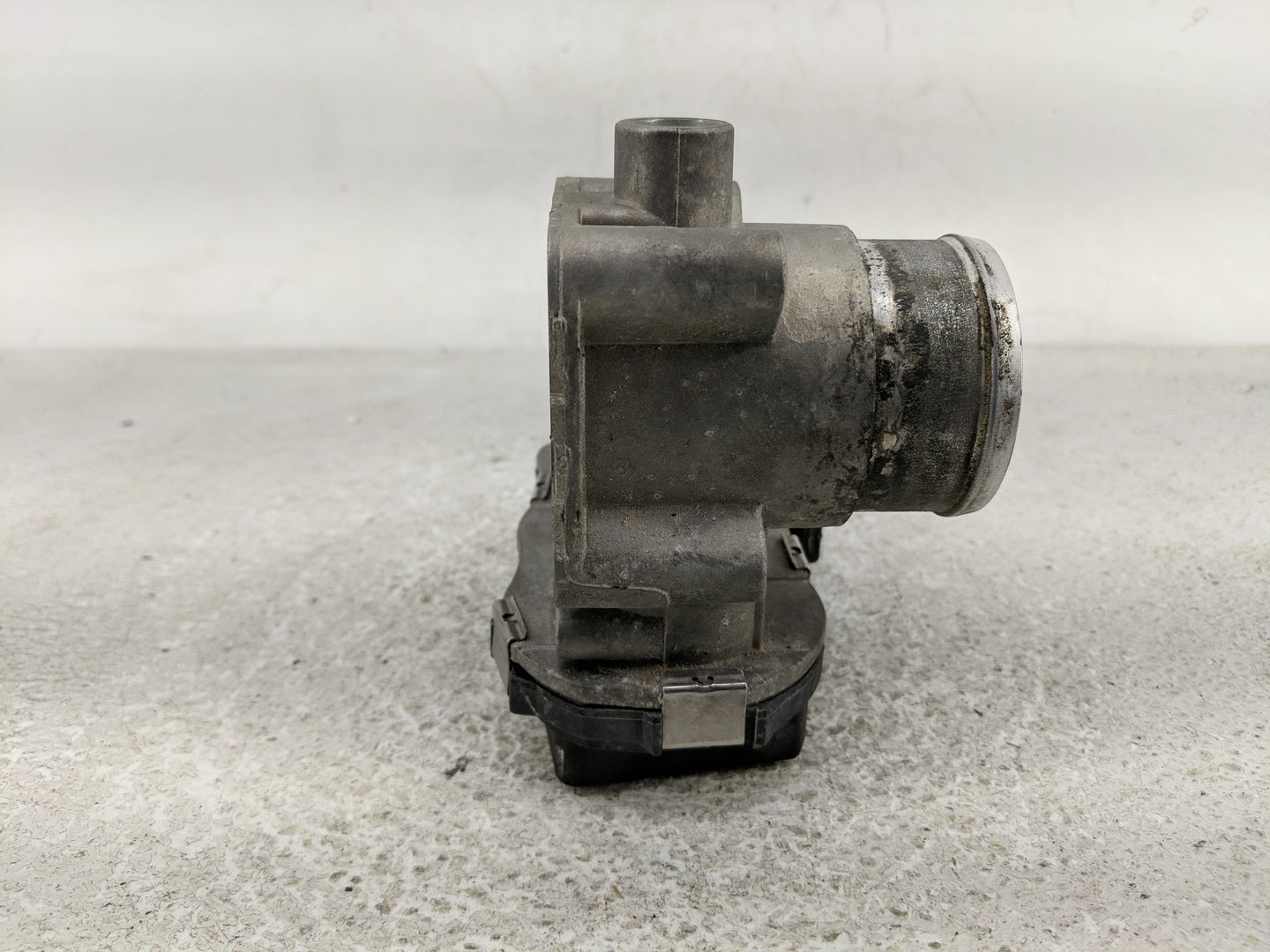 2013-2017 Fiat 500 Throttle Body P/N:04892945AA Fits Fits 2013 2014 2015 2016 2017 OEM Used Auto Parts - Oemusedautoparts1.c