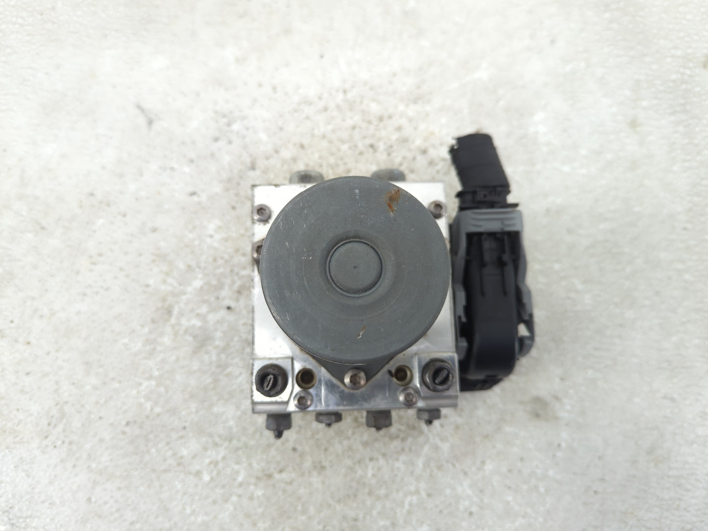 2014 Fiat 500 ABS Pump Control Module Replacement P/N:51920753 Fits OEM Used Auto Parts - Oemusedautoparts1.com