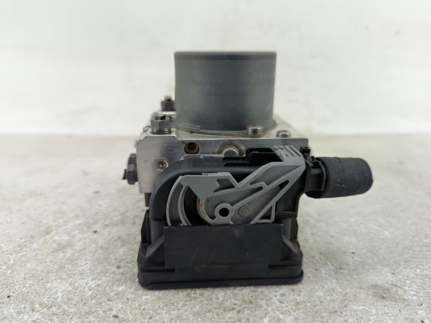 2014 Fiat 500 ABS Pump Control Module Replacement P/N:51920753 Fits OEM Used Auto Parts - Oemusedautoparts1.com