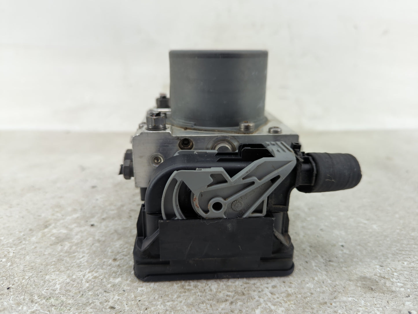 2014 Fiat 500 ABS Pump Control Module Replacement P/N:51920753 Fits OEM Used Auto Parts - Oemusedautoparts1.com