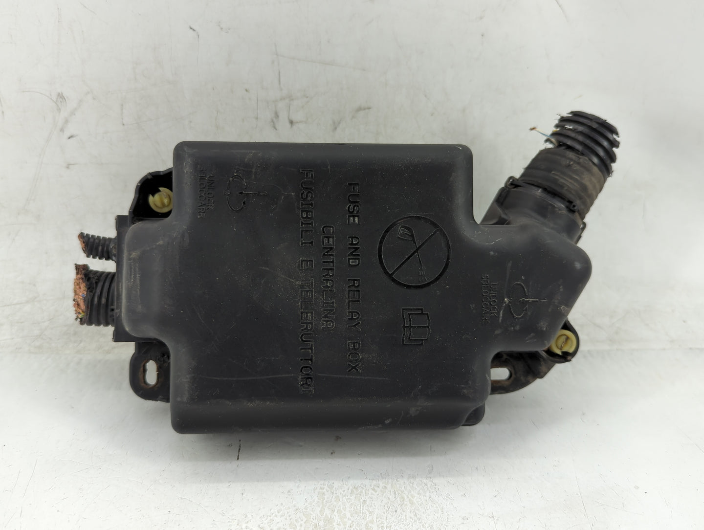 2014-2017 Fiat 500 Fusebox Fuse Box Panel Relay Module P/N:51890355 Fits Fits 2014 2015 2016 2017 OEM Used Auto Parts - Oemu