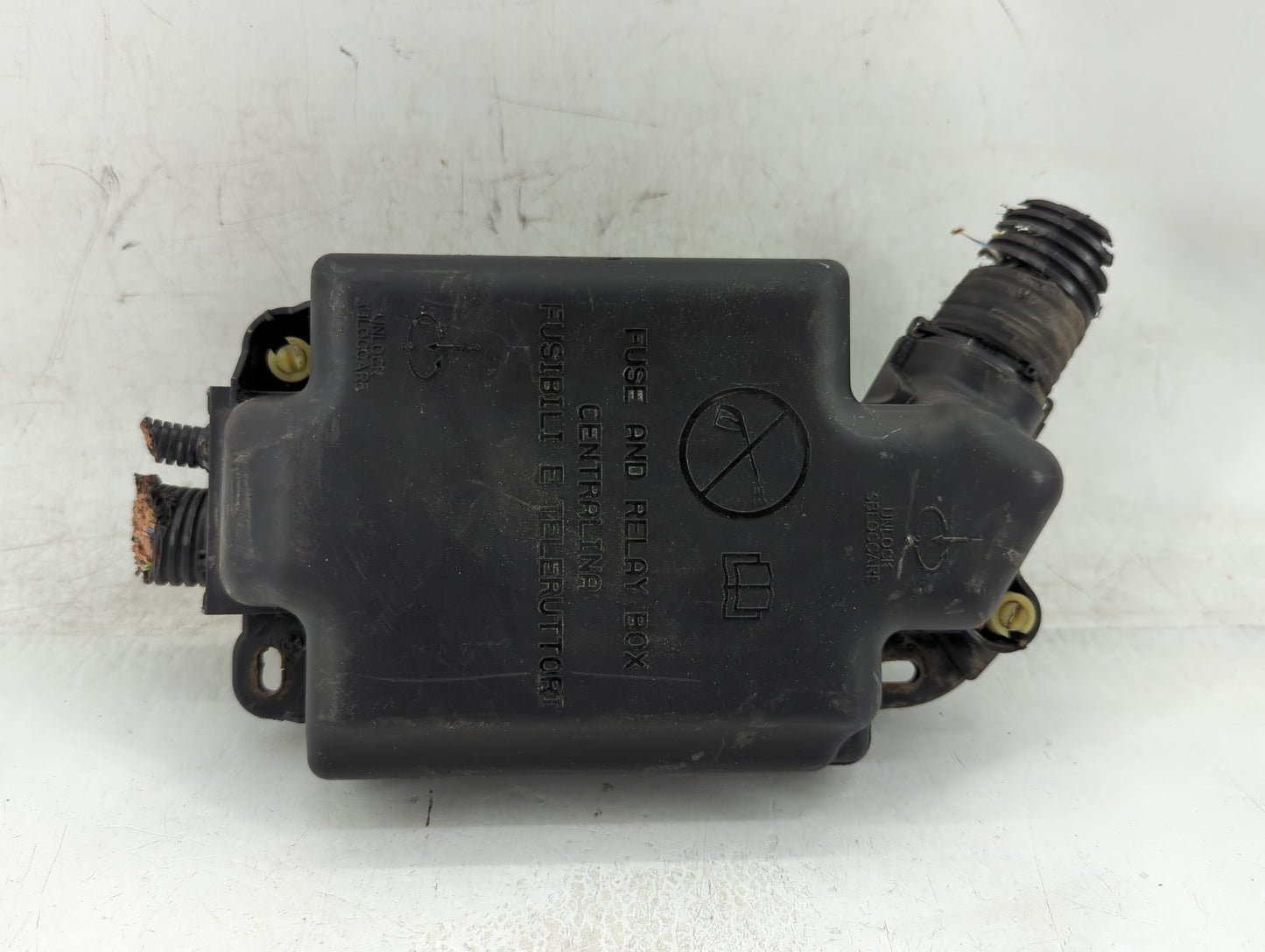 2014-2017 Fiat 500 Fusebox Fuse Box Panel Relay Module P/N:51890355 Fits Fits 2014 2015 2016 2017 OEM Used Auto Parts - Oemu