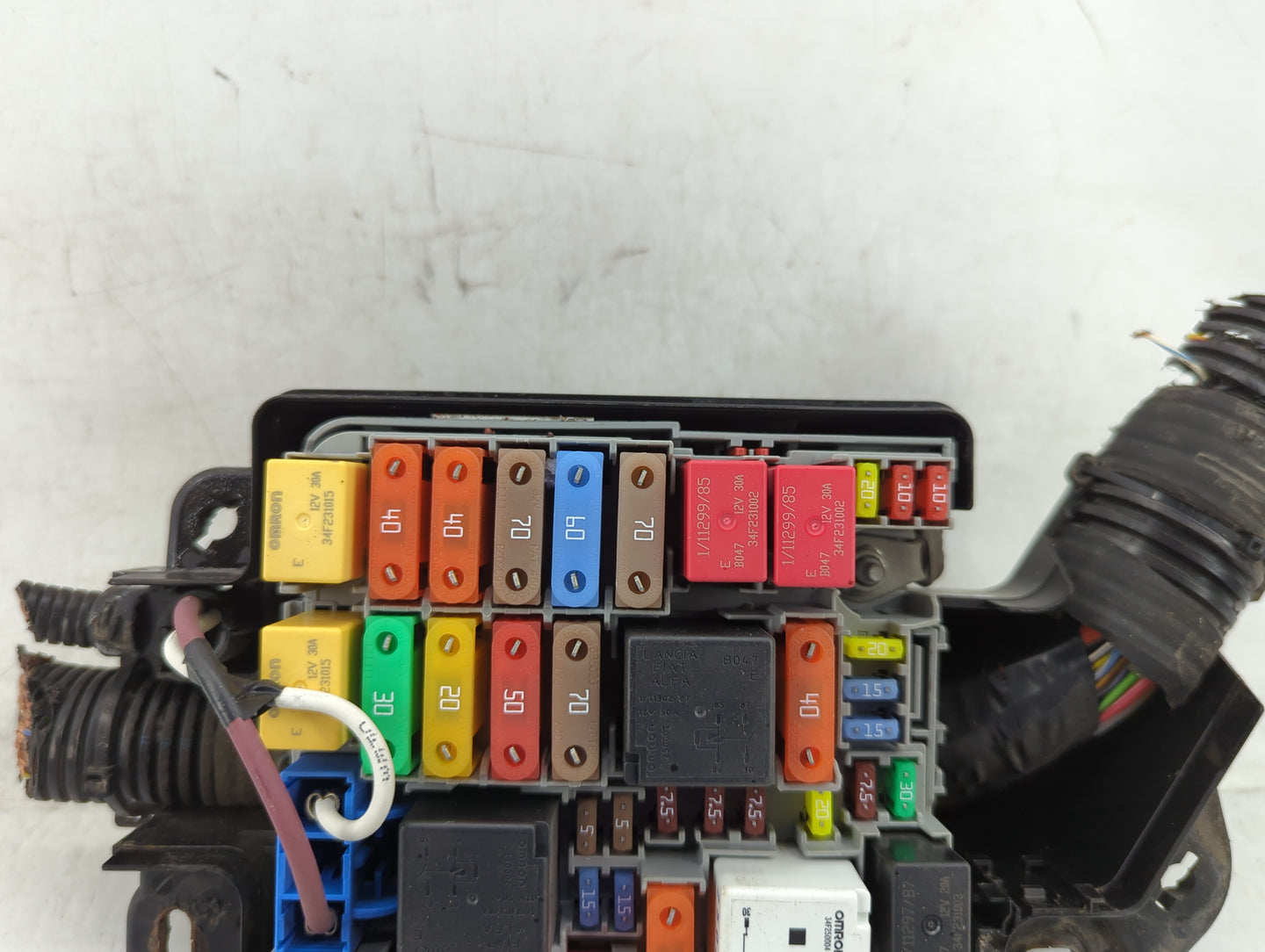 2014-2017 Fiat 500 Fusebox Fuse Box Panel Relay Module P/N:51890355 Fits Fits 2014 2015 2016 2017 OEM Used Auto Parts - Oemu