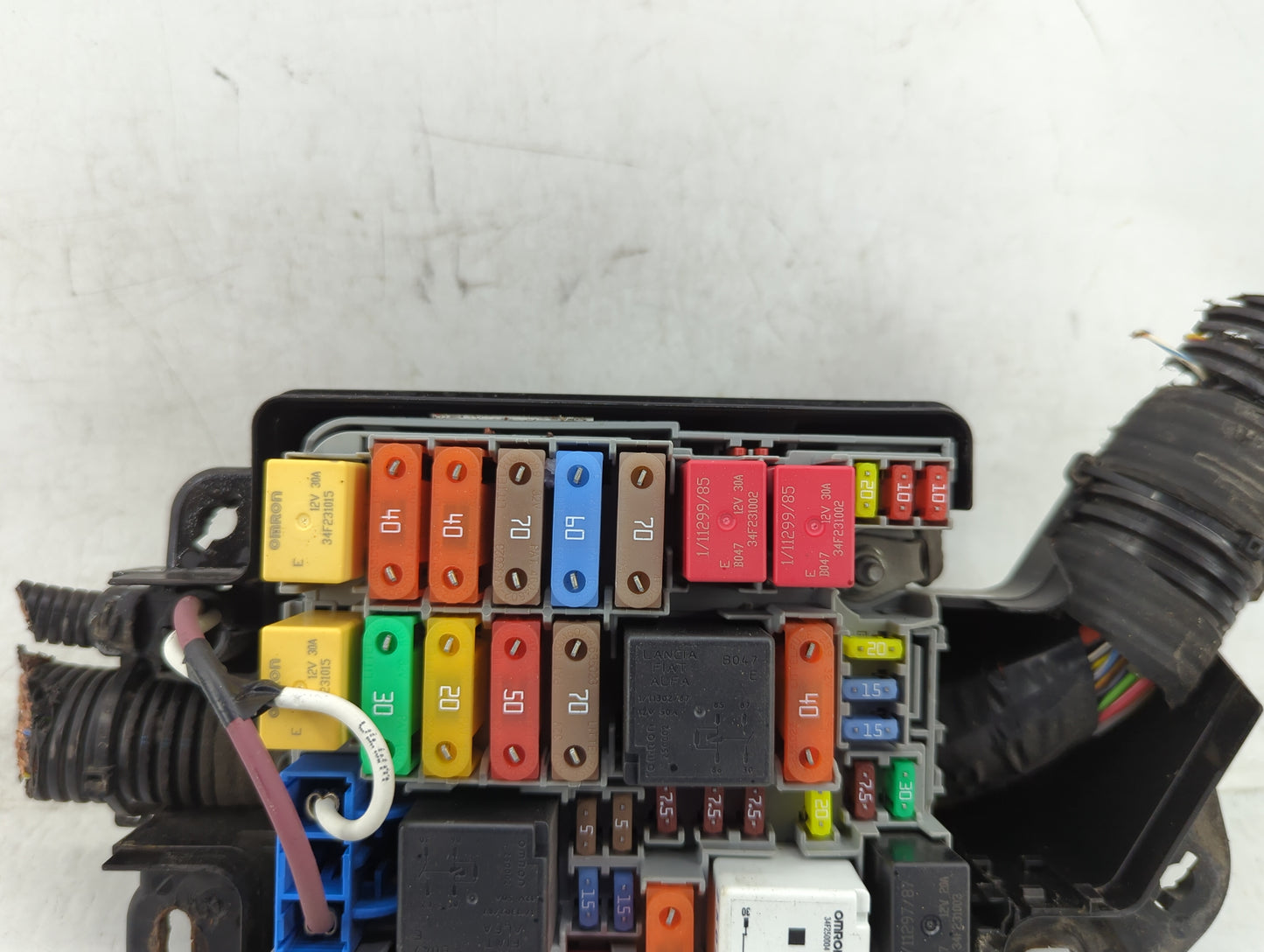 2014-2017 Fiat 500 Fusebox Fuse Box Panel Relay Module P/N:51890355 Fits Fits 2014 2015 2016 2017 OEM Used Auto Parts - Oemu