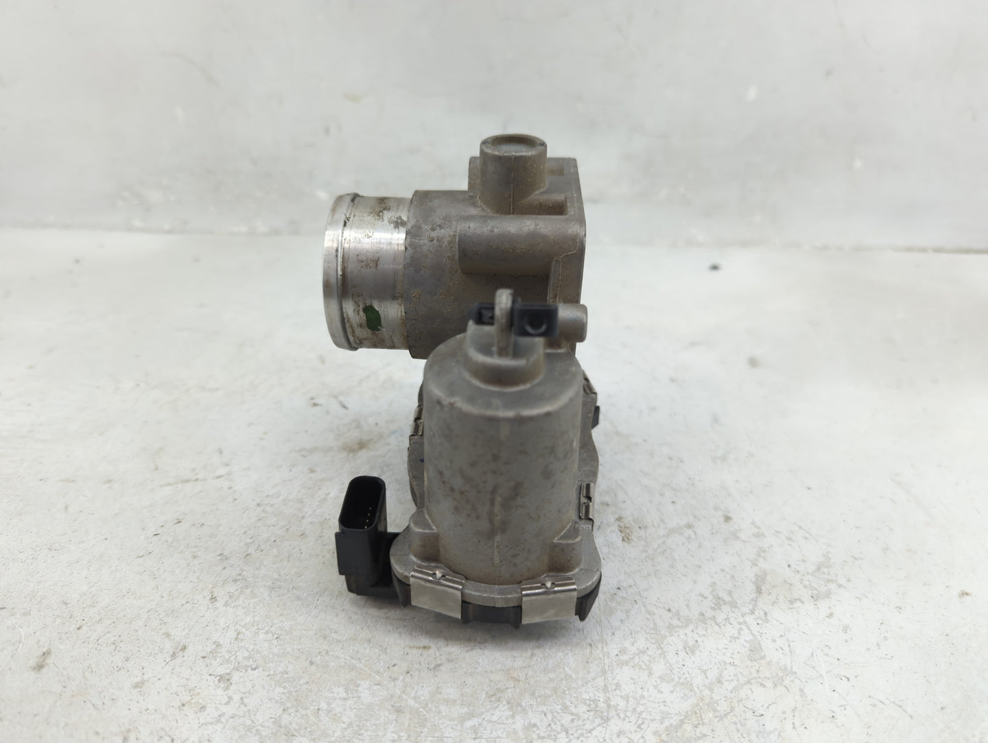 2012-2017 Fiat 500 Throttle Body P/N:04892945AA Fits Fits 2012 2013 2014 2015 2016 2017 OEM Used Auto Parts - Oemusedautopar