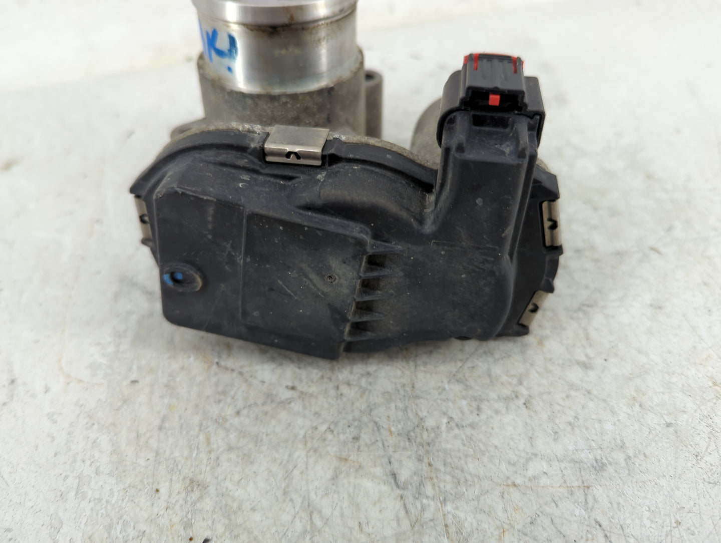 2013-2017 Fiat 500 Throttle Body P/N:04892945AA Fits Fits 2013 2014 2015 2016 2017 OEM Used Auto Parts - Oemusedautoparts1.c