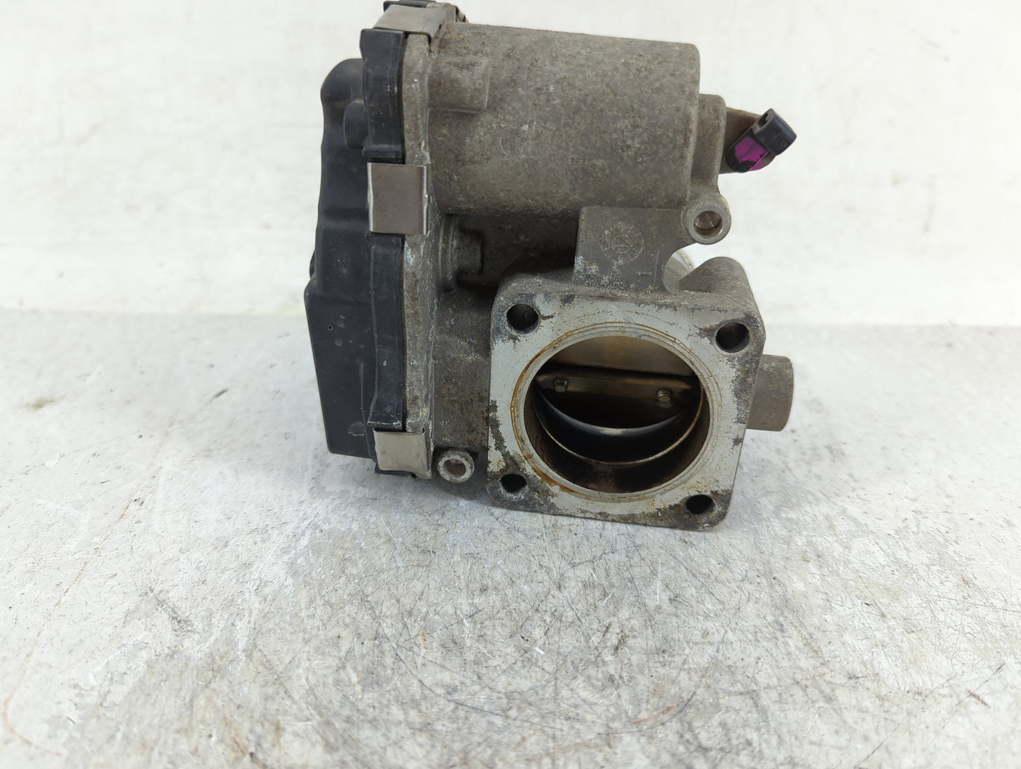 2013-2017 Fiat 500 Throttle Body P/N:04892945AA Fits Fits 2013 2014 2015 2016 2017 OEM Used Auto Parts - Oemusedautoparts1.c