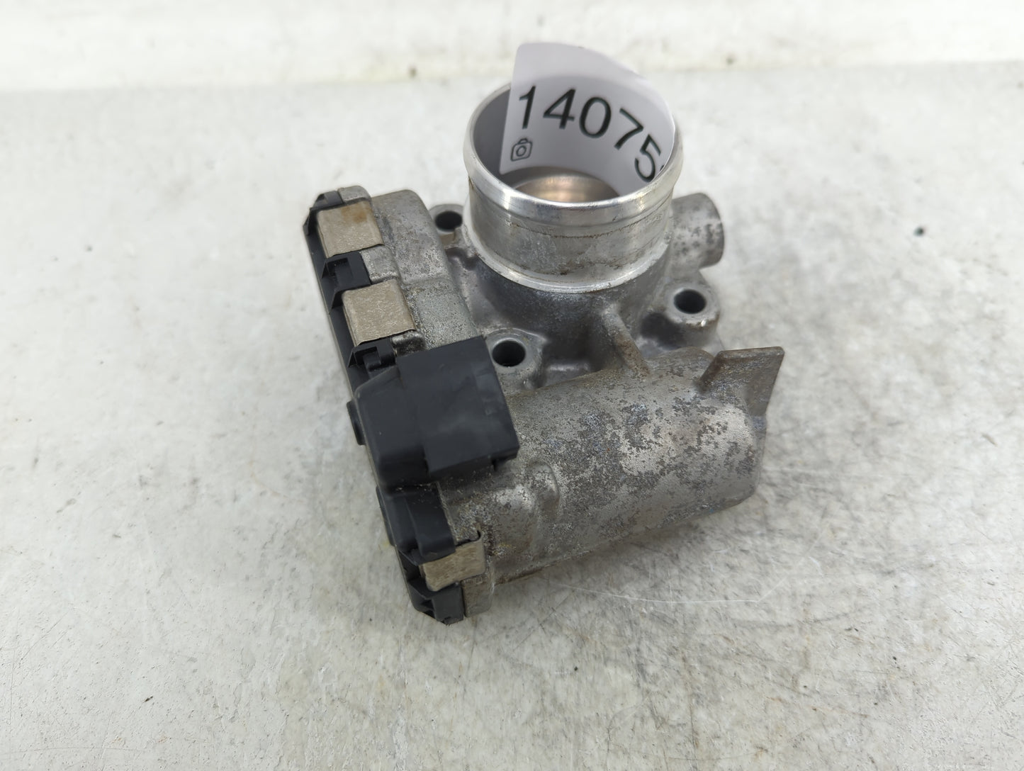 2012-2017 Fiat 500 Throttle Body P/N:028075568 Fits Fits 2012 2013 2014 2015 2016 2017 OEM Used Auto Parts - Oemusedautopart