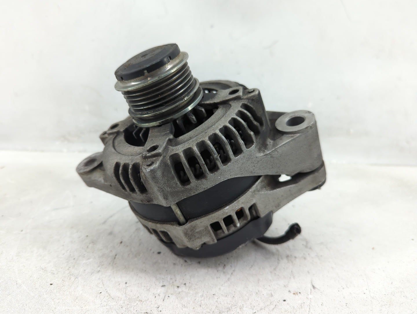 2014-2017 Fiat 500 Alternator Replacement Generator Charging Assembly Engine OEM P/N:51931432 Fits Fits 2014 2015 2016 2017 