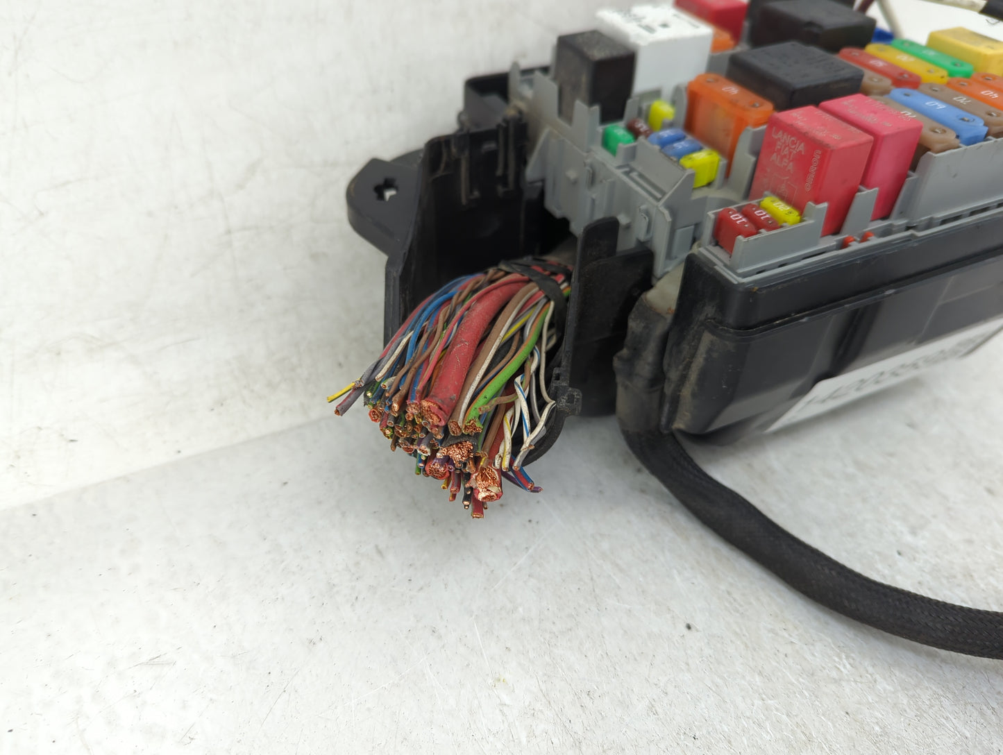 2014-2017 Fiat 500 Fusebox Fuse Box Panel Relay Module P/N:51890355 Fits Fits 2014 2015 2016 2017 OEM Used Auto Parts - Oemu