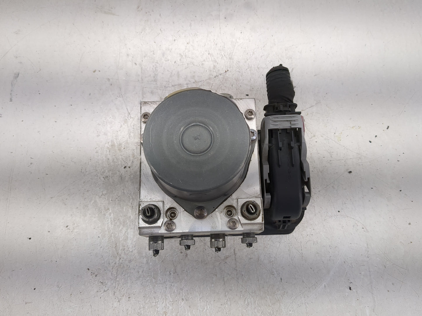 2014 Fiat 500 ABS Pump Control Module Replacement P/N:51973614 51920753 Fits OEM Used Auto Parts - Oemusedautoparts1.com