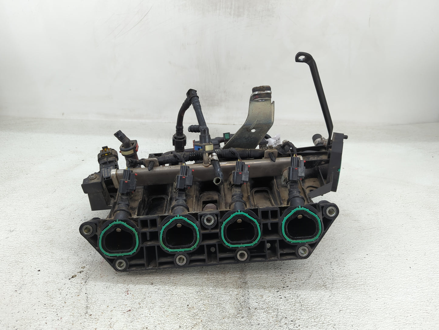 2014-2017 Fiat 500 Air Intake Manifold P/N:1329902 Fits Fits 2014 2015 2016 2017 OEM Used Auto Parts - Oemusedautoparts1.com