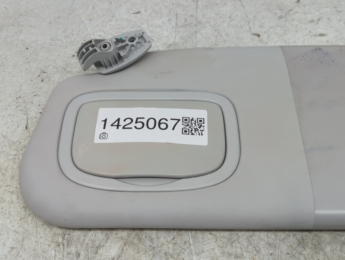 2014 Fiat 500 Sun Visor Shade Replacement Driver Left Mirror Fits OEM Used Auto Parts - Oemusedautoparts1.com