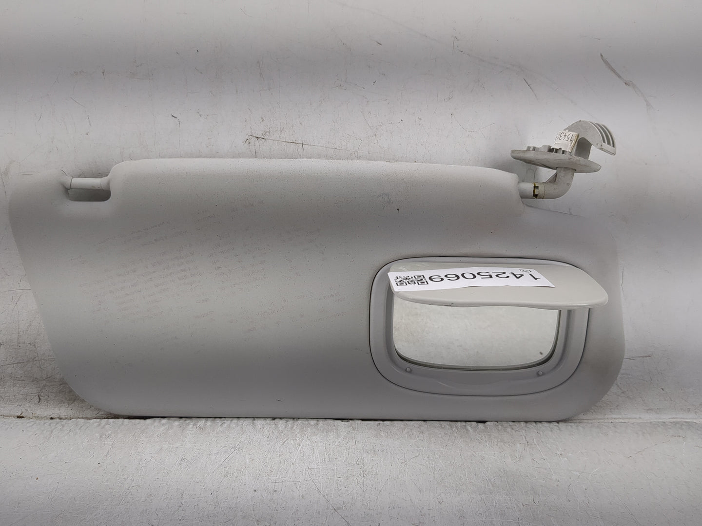 2014 Fiat 500 Sun Visor Shade Replacement Passenger Right Mirror Fits OEM Used Auto Parts - Oemusedautoparts1.com