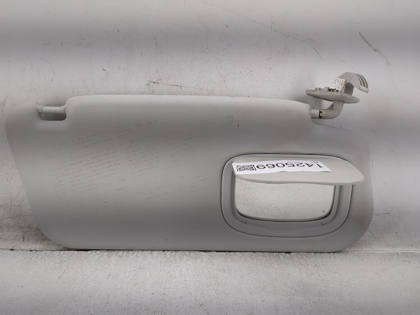 2014 Fiat 500 Sun Visor Shade Replacement Passenger Right Mirror Fits OEM Used Auto Parts - Oemusedautoparts1.com