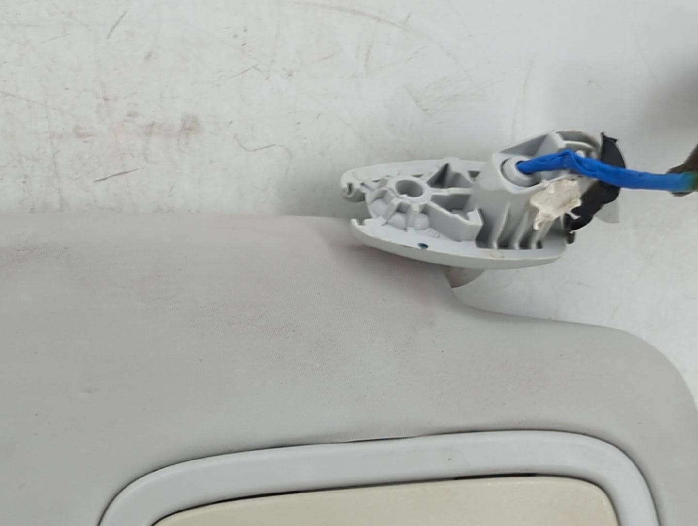 2014 Fiat 500 Sun Visor Shade Replacement Passenger Right Mirror Fits OEM Used Auto Parts - Oemusedautoparts1.com