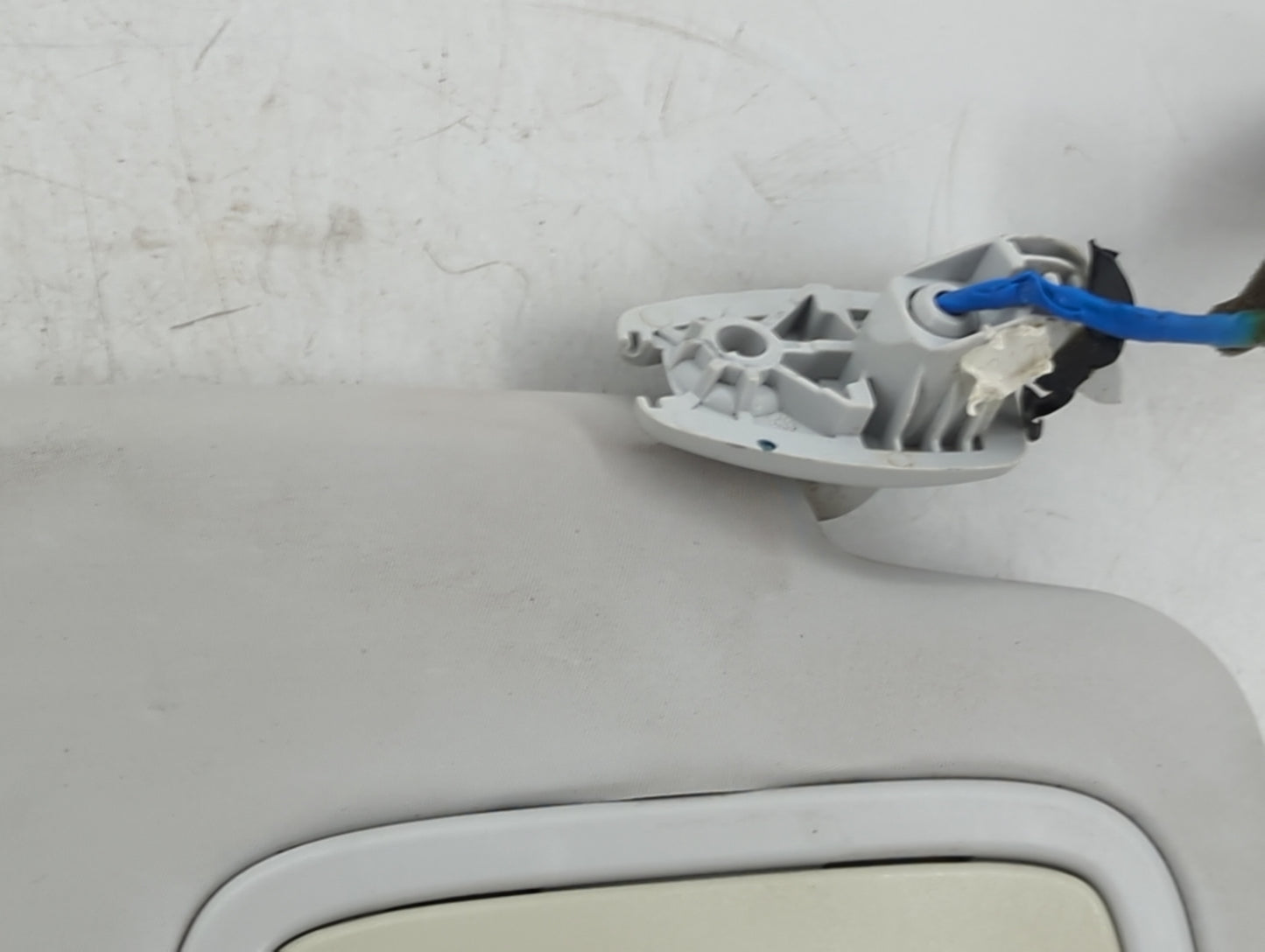 2014 Fiat 500 Sun Visor Shade Replacement Passenger Right Mirror Fits OEM Used Auto Parts - Oemusedautoparts1.com