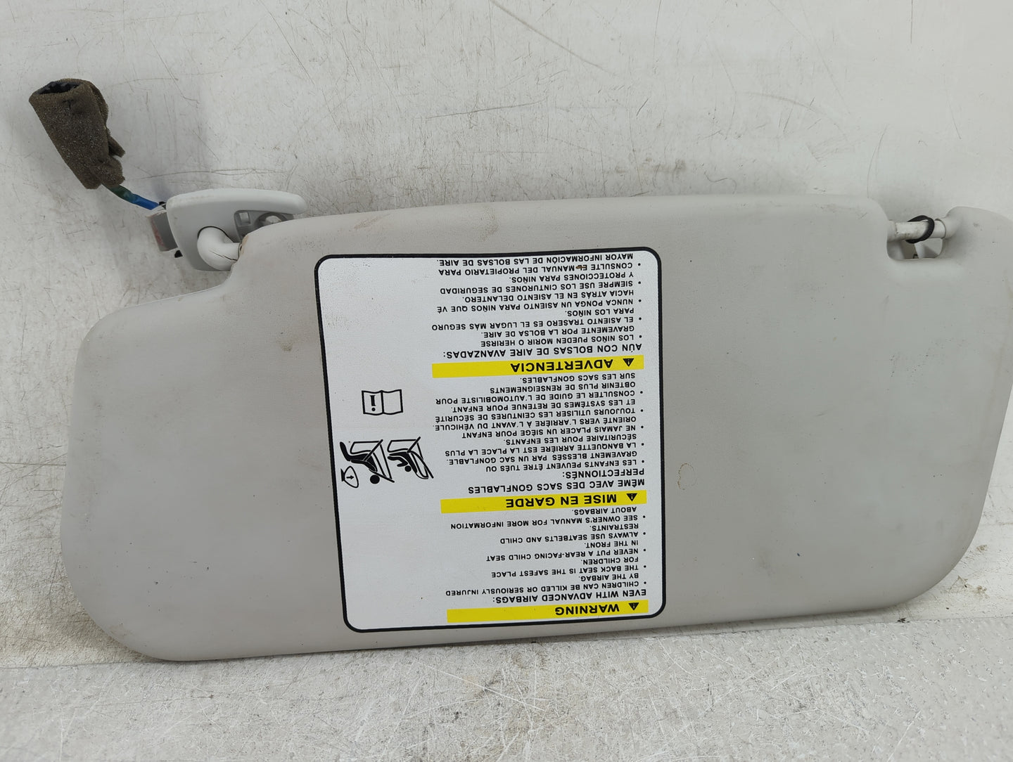 2014 Fiat 500 Sun Visor Shade Replacement Passenger Right Mirror Fits OEM Used Auto Parts - Oemusedautoparts1.com