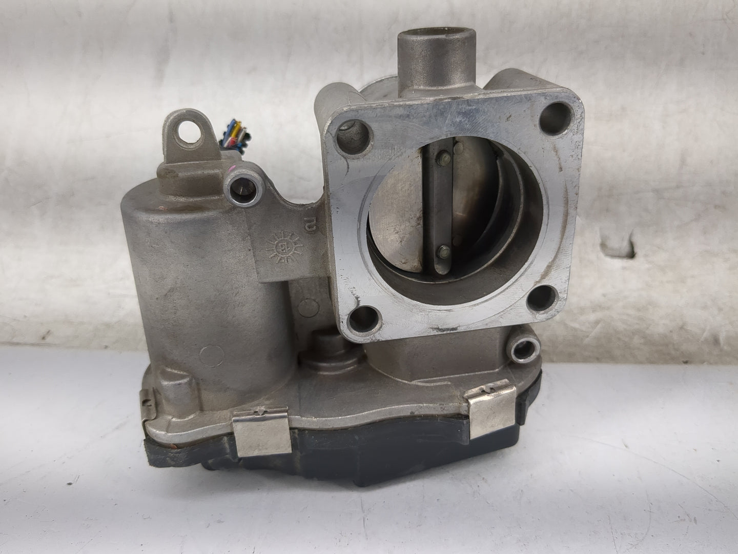 2013-2017 Fiat 500 Throttle Body P/N:04892945AA Fits Fits 2013 2014 2015 2016 2017 OEM Used Auto Parts - Oemusedautoparts1.c