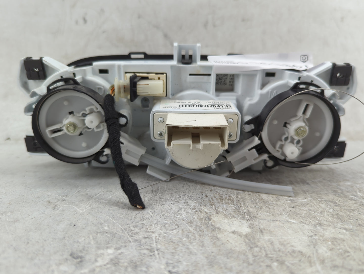2014 Fiat 500 Climate Control Module Temperature AC/Heater Replacement P/N:735557283 A83028400 Fits OEM Used Auto Parts - Oe