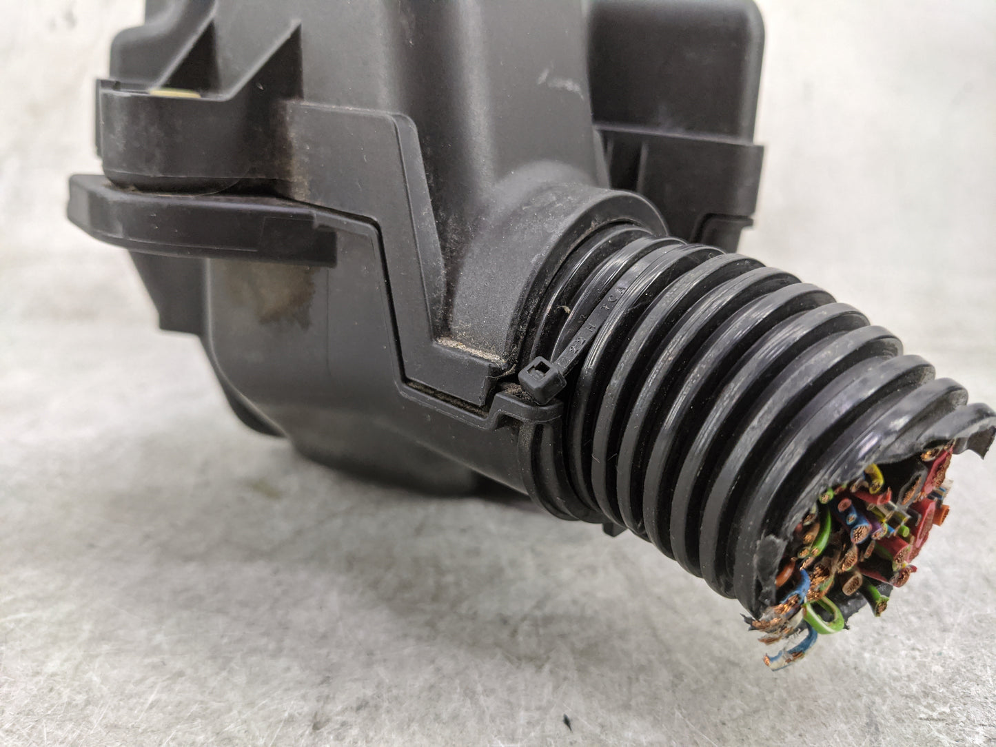 2014-2017 Fiat 500 Fusebox Fuse Box Panel Relay Module Fits Fits 2014 2015 2016 2017 OEM Used Auto Parts - Oemusedautoparts1