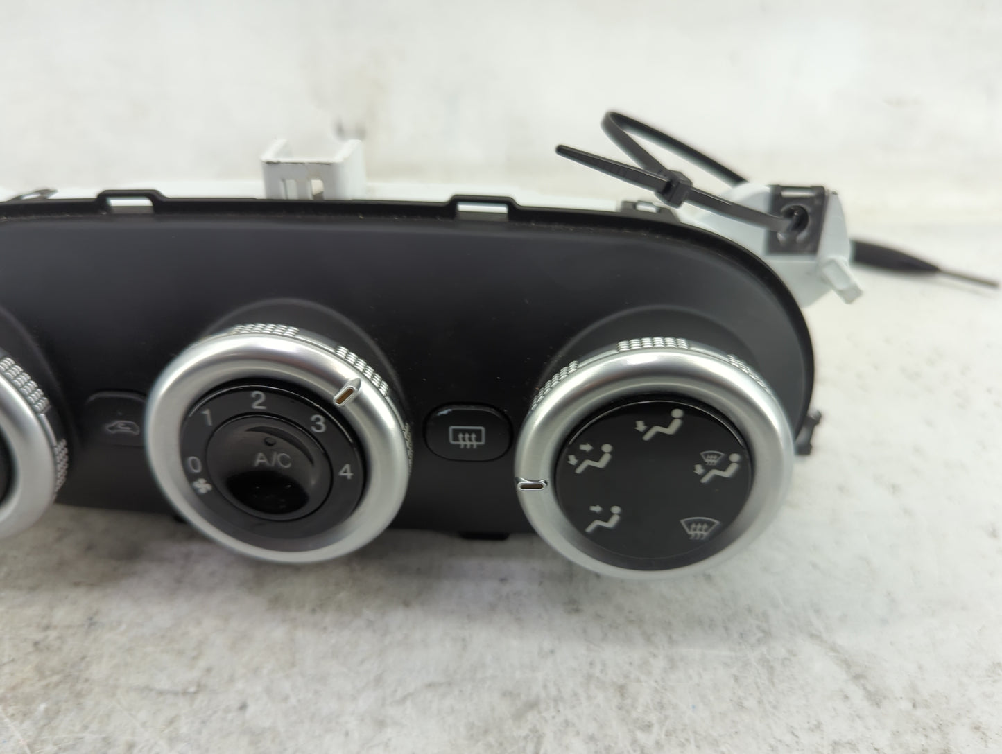 2014 Fiat 500 Climate Control Module Temperature AC/Heater Replacement P/N:A83028400 0339130SS01, 735557283 Fits OEM Used Au