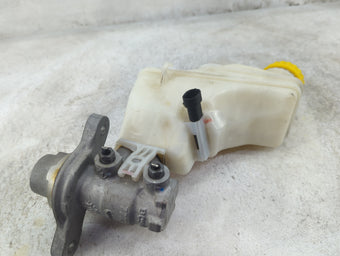 compare product 2014 Fiat 500 Brake Master Cylinder 1515948