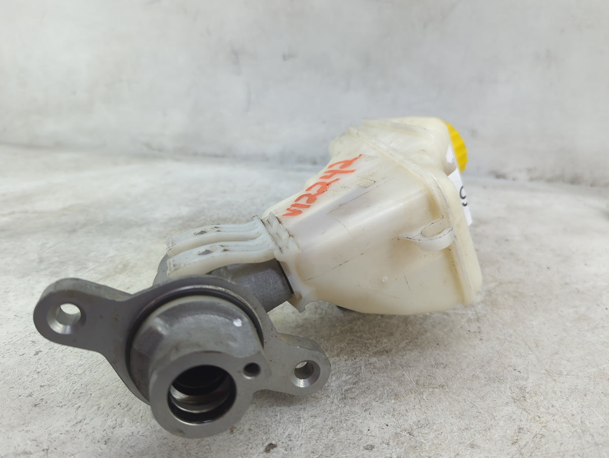2014 Fiat 500 Brake Master Cylinder 1515948 - Oemusedautoparts1.com