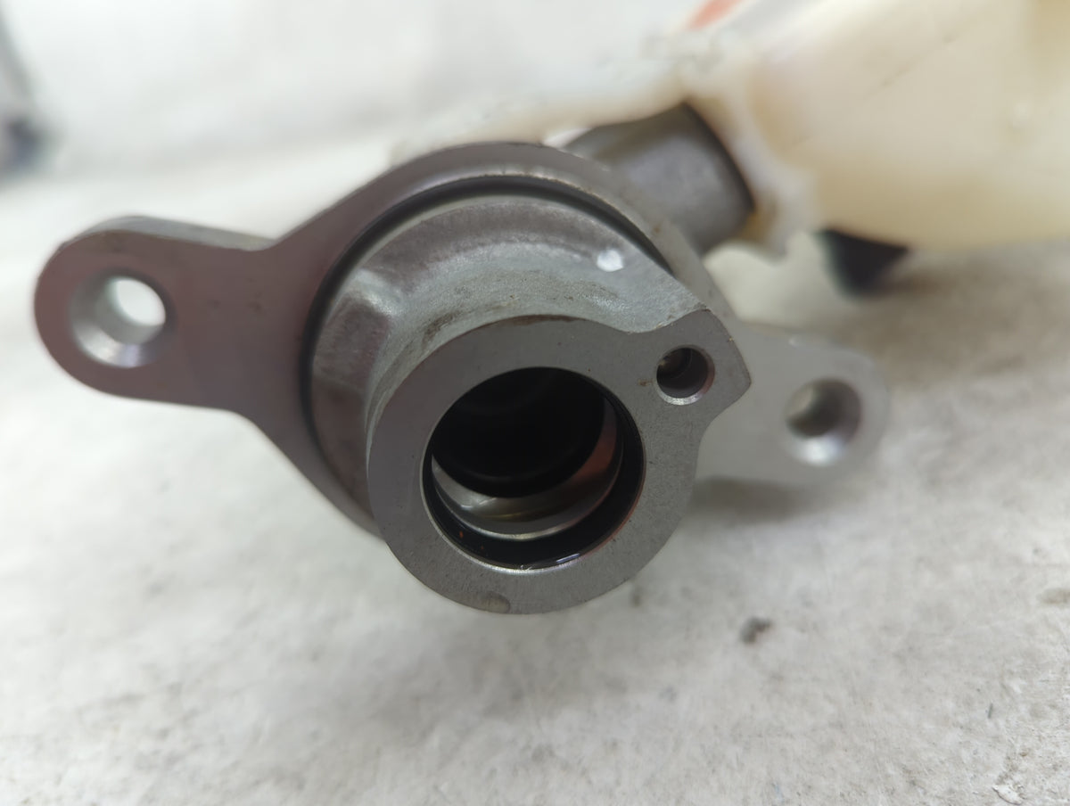 2014 Fiat 500 Brake Master Cylinder 1515948 - Oemusedautoparts1.com