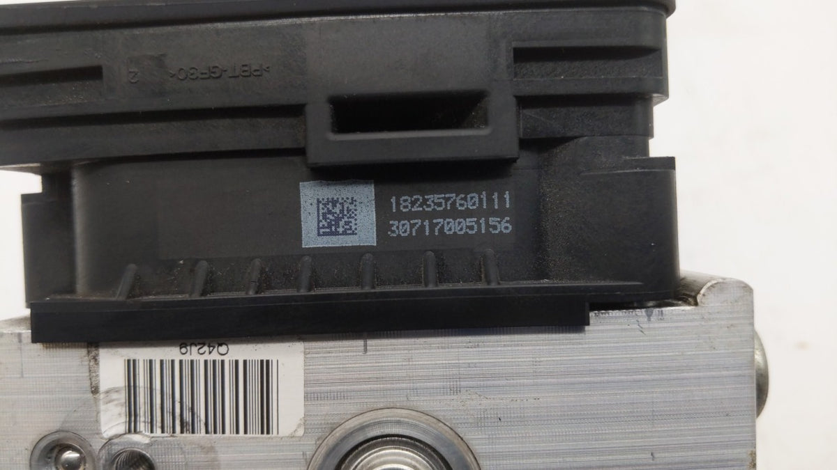 2014-2017 Fiat 500 Anti-Lock Brake ABS Pump Module Actuator OEM P/N:51920753 Fits Fits 2014 2015 2016 2017 OEM Used Auto Par