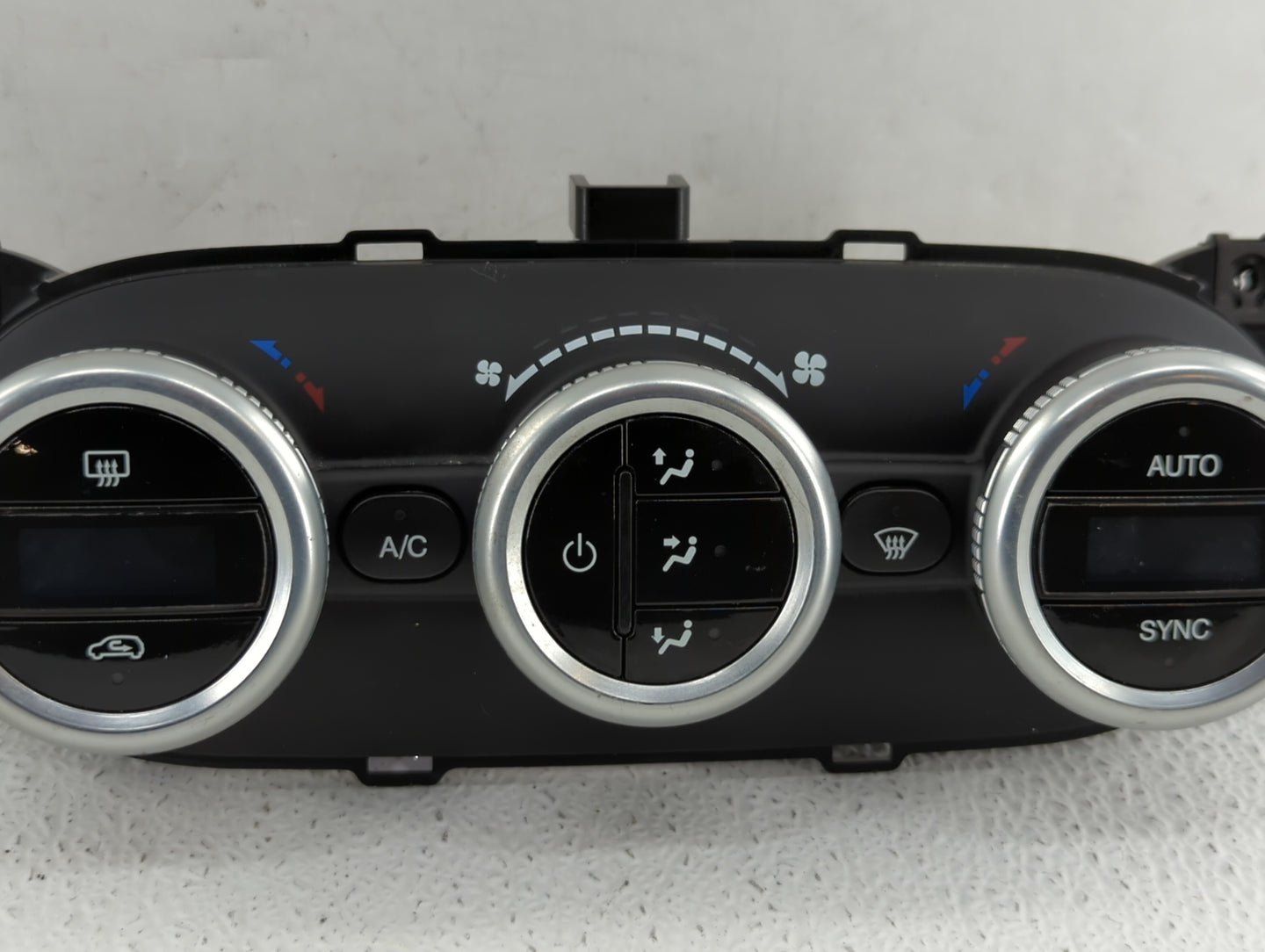 2014 Fiat 500 Climate Control Module Temperature AC/Heater Replacement P/N:A83030900 735580634 Fits OEM Used Auto Parts - Oe