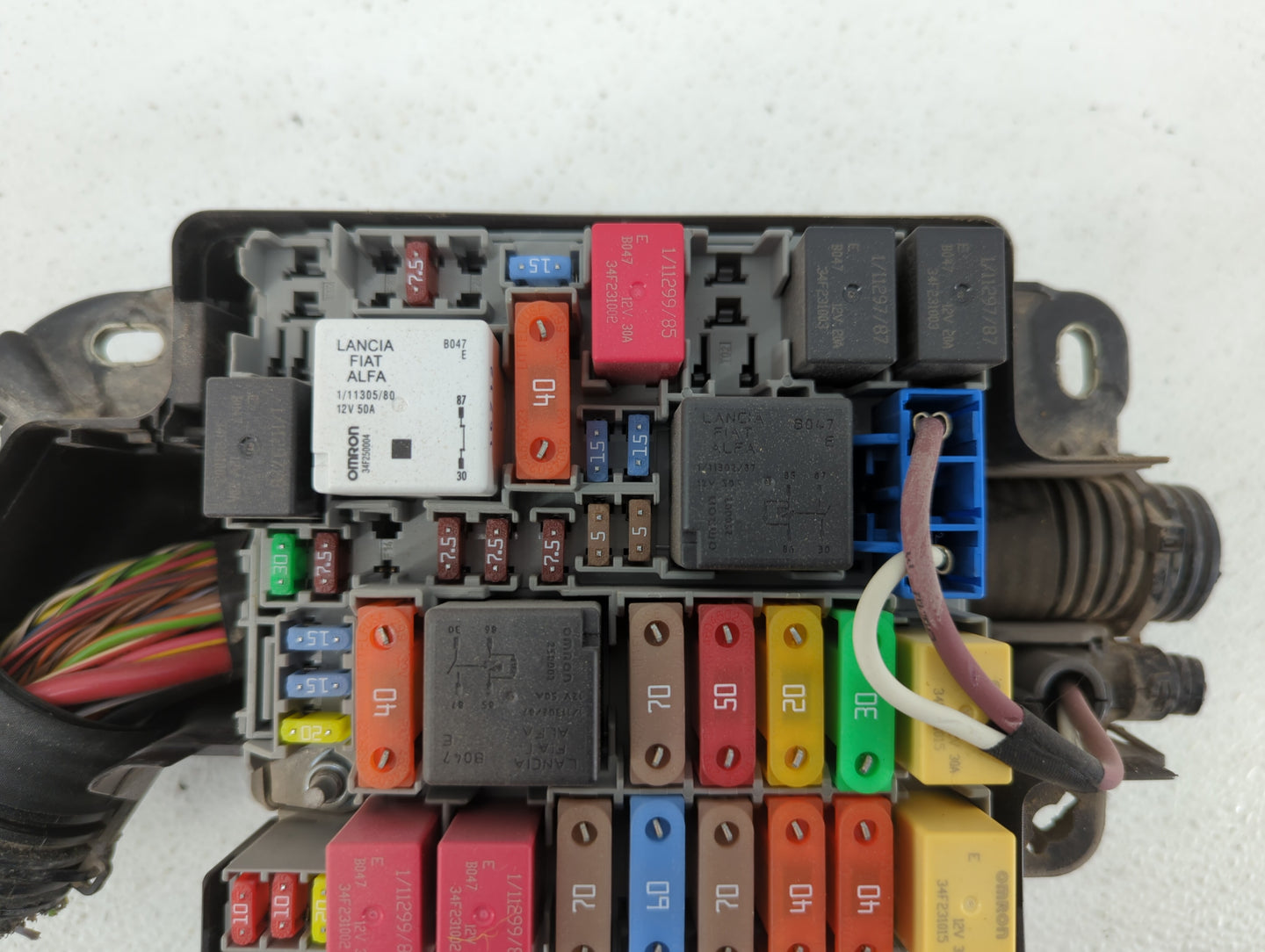 2014-2017 Fiat 500 Fusebox Fuse Box Panel Relay Module P/N:51890355 Fits Fits 2014 2015 2016 2017 OEM Used Auto Parts - Oemu