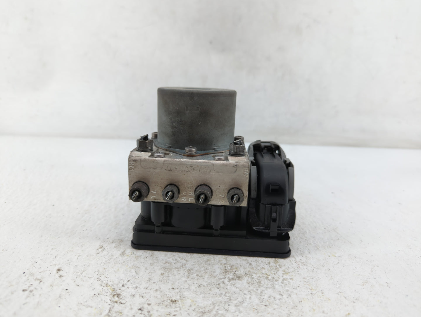 2014 Fiat 500 ABS Pump Control Module Replacement P/N:51920753 51973614 Fits OEM Used Auto Parts - Oemusedautoparts1.com