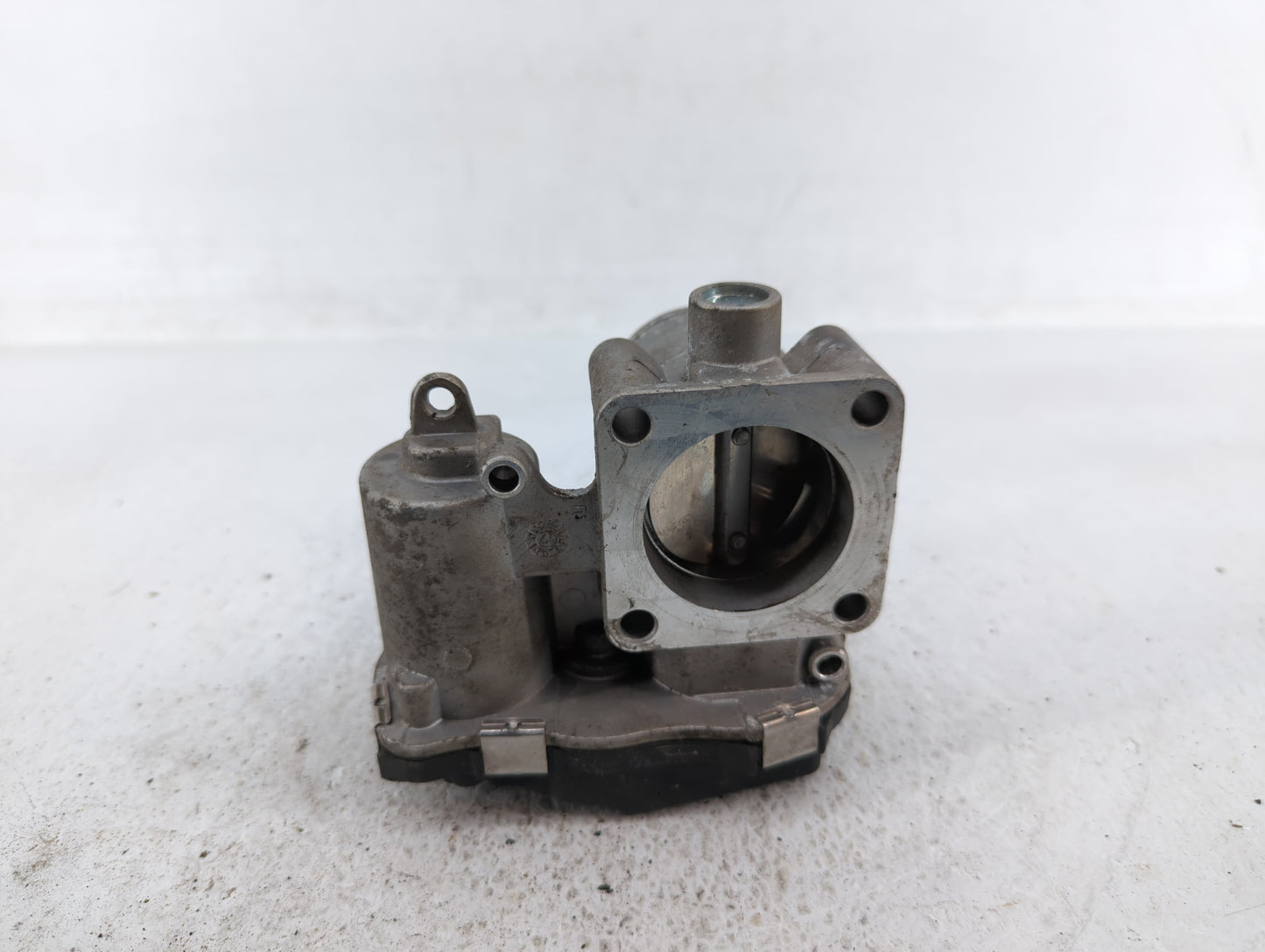 2013-2017 Fiat 500 Throttle Body P/N:04892945AA Fits Fits 2013 2014 2015 2016 2017 OEM Used Auto Parts - Oemusedautoparts1.c