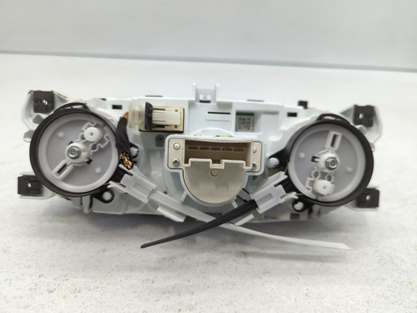 2014 Fiat 500 Climate Control Module Temperature AC/Heater Replacement P/N:735557283 Fits OEM Used Auto Parts - Oemusedautop