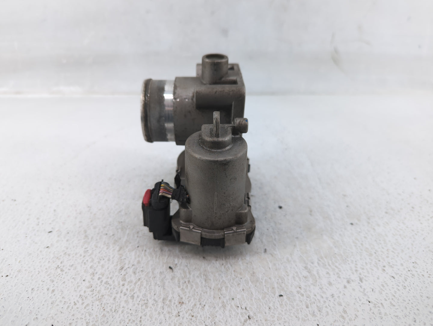 2013-2017 Fiat 500 Throttle Body P/N:04892945AA Fits Fits 2013 2014 2015 2016 2017 OEM Used Auto Parts - Oemusedautoparts1.c