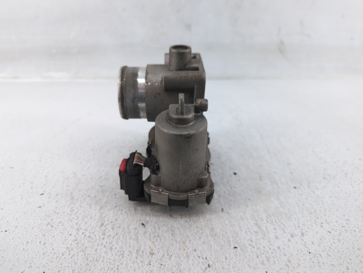 2013-2017 Fiat 500 Throttle Body P/N:04892945AA Fits Fits 2013 2014 2015 2016 2017 OEM Used Auto Parts - Oemusedautoparts1.c