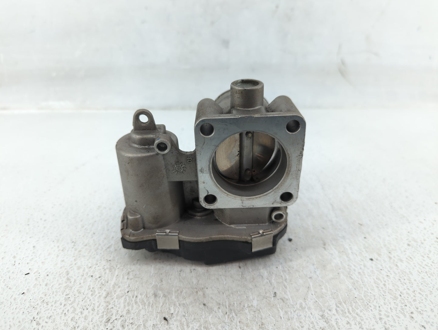 2013-2017 Fiat 500 Throttle Body P/N:04892945AA Fits Fits 2013 2014 2015 2016 2017 OEM Used Auto Parts - Oemusedautoparts1.c