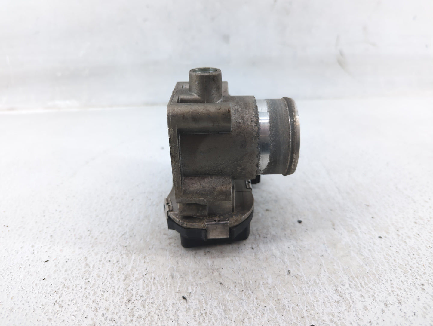 2013-2017 Fiat 500 Throttle Body P/N:04892945AA Fits Fits 2013 2014 2015 2016 2017 OEM Used Auto Parts - Oemusedautoparts1.c