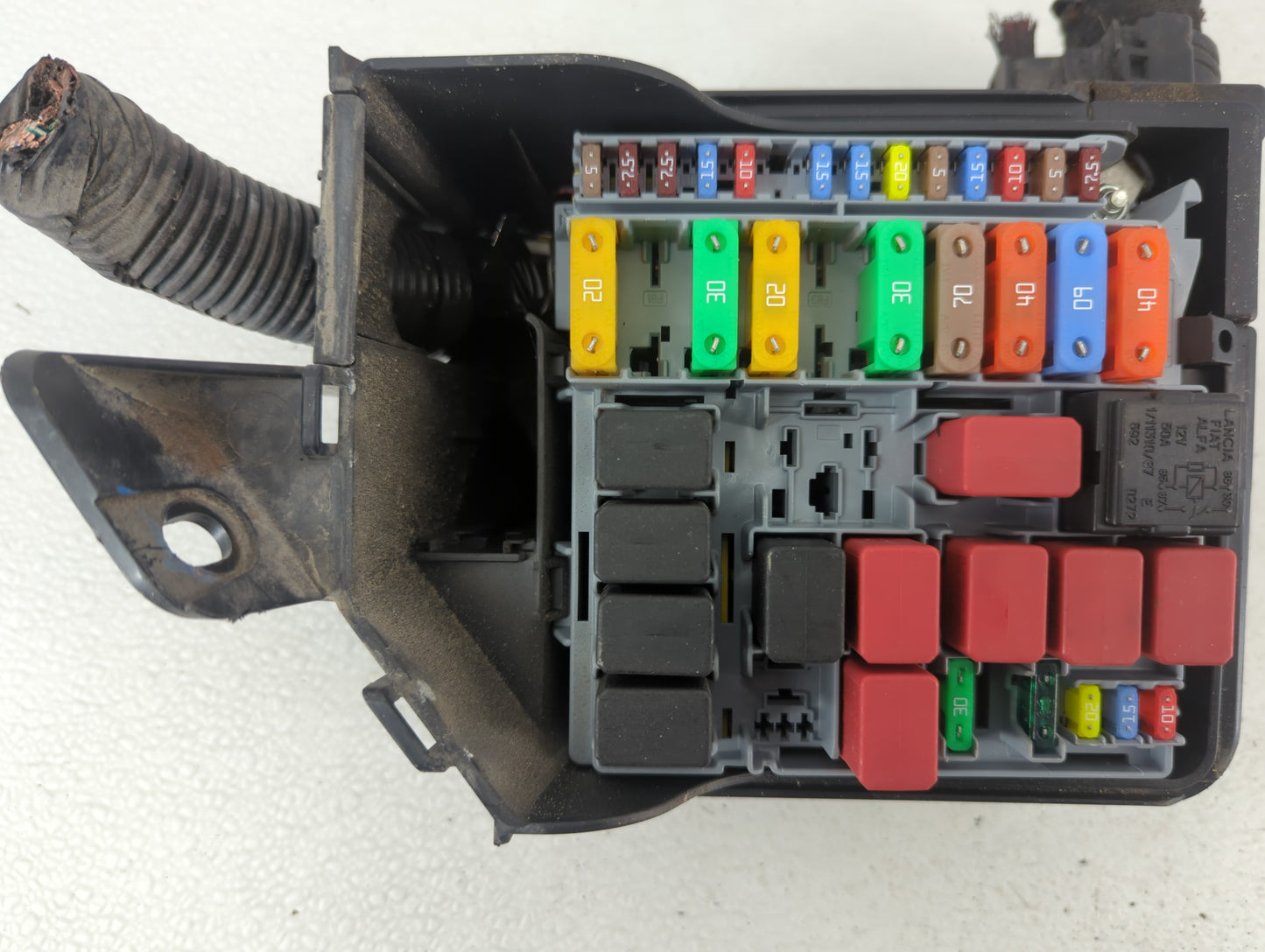 2012-2017 Fiat 500 Fusebox Fuse Box Panel Relay Module P/N:53100999 Fits Fits 2012 2013 2014 2015 2016 2017 OEM Used Auto Pa