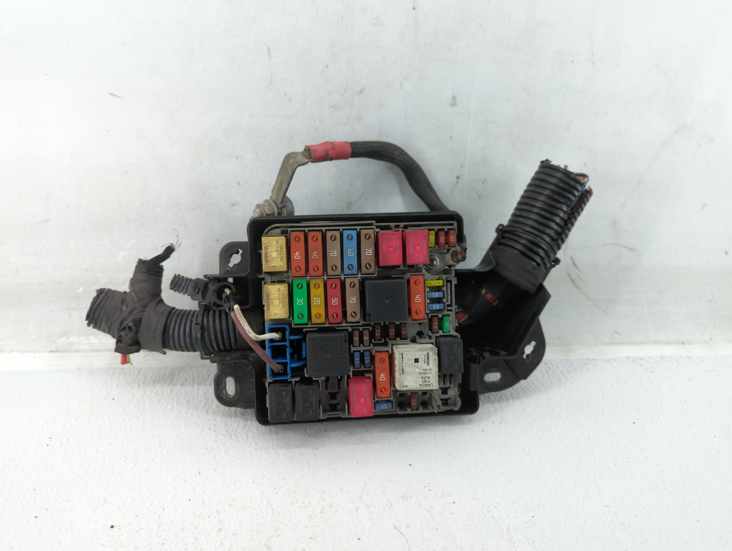 2014-2017 Fiat 500 Fusebox Fuse Box Panel Relay Module P/N:51890355 Fits Fits 2014 2015 2016 2017 OEM Used Auto Parts - Oemu