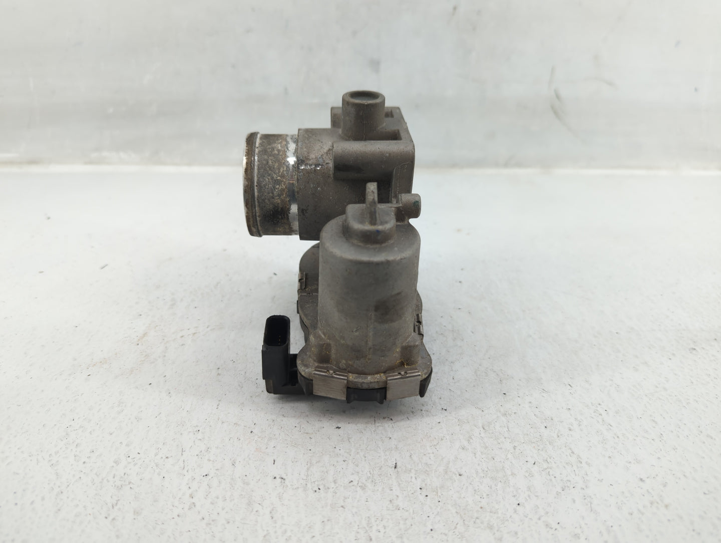 2013-2017 Fiat 500 Throttle Body P/N:04892945AA Fits Fits 2013 2014 2015 2016 2017 OEM Used Auto Parts - Oemusedautoparts1.c
