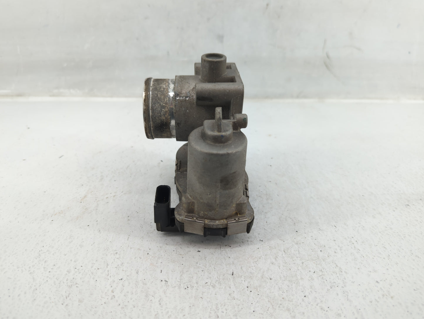 2013-2017 Fiat 500 Throttle Body P/N:04892945AA Fits Fits 2013 2014 2015 2016 2017 OEM Used Auto Parts - Oemusedautoparts1.c