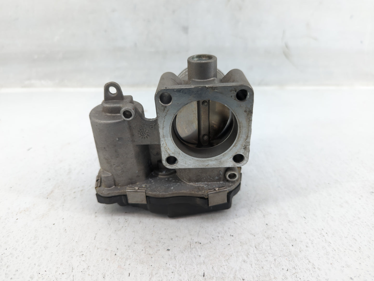 2013-2017 Fiat 500 Throttle Body P/N:04892945AA Fits Fits 2013 2014 2015 2016 2017 OEM Used Auto Parts - Oemusedautoparts1.c