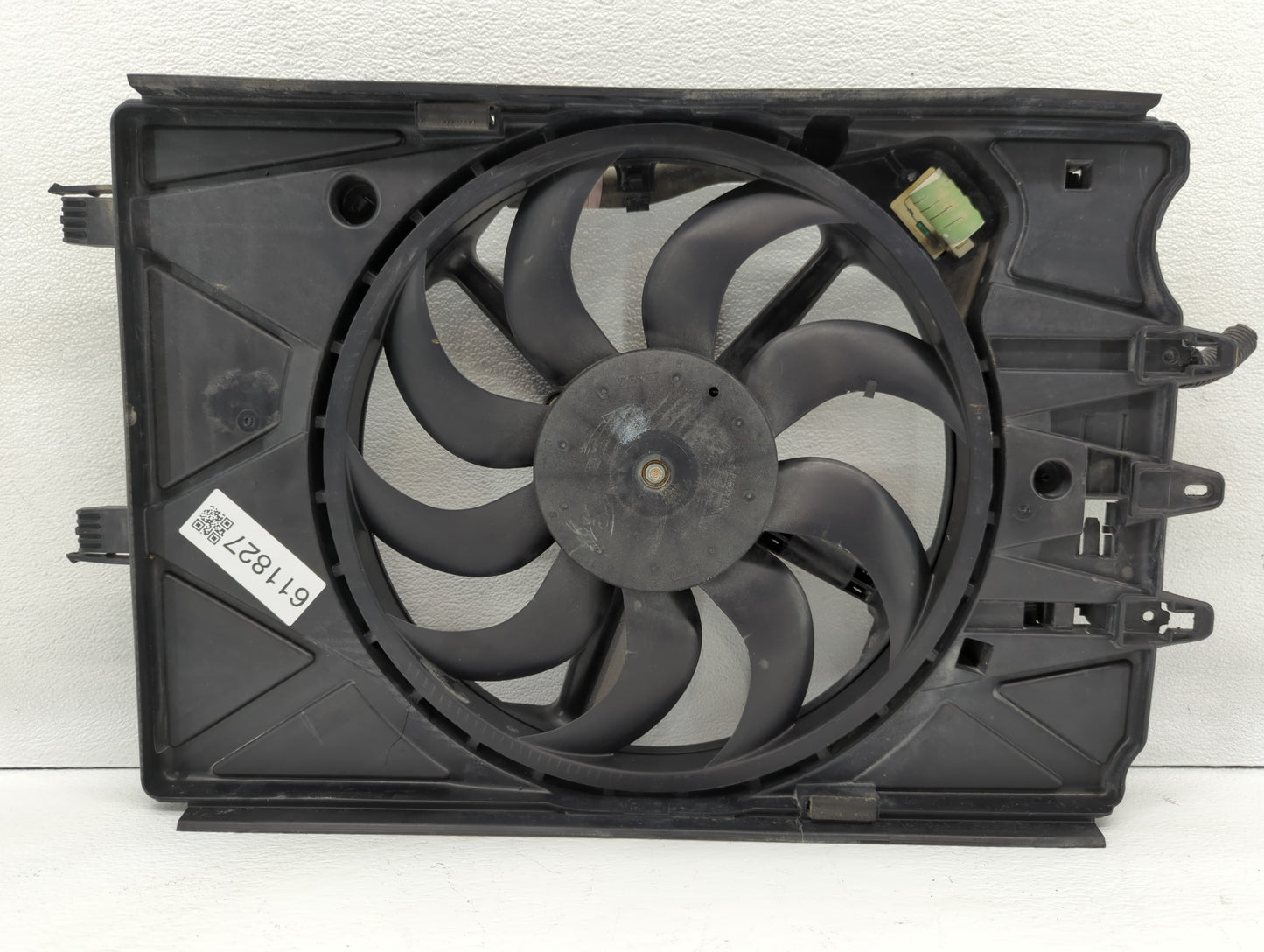 2014-2017 Fiat 500 Left Radiator Fan Motor Assembly - Oemusedautoparts1.com